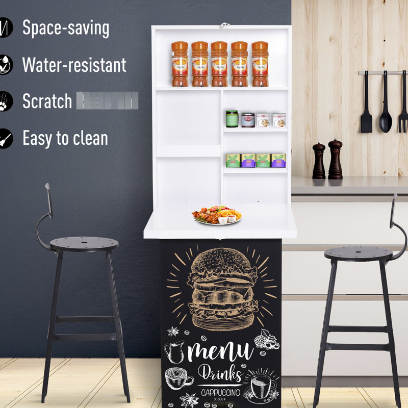 Espace de travail avec tableau noir et tablettes, blanc