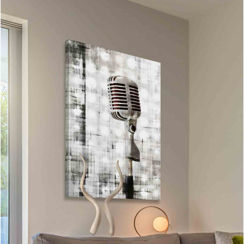 «Mic», reproduction sur toile tendue, H 36 po x l 24 po x P 1,5 po