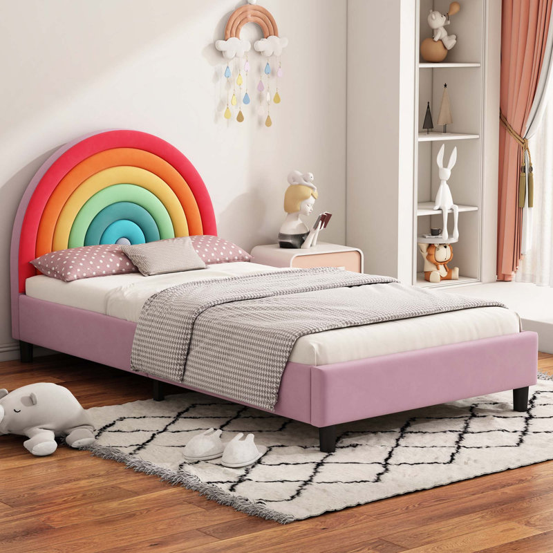 Lit plateforme tapissier simple avec un design mignon et imaginatif, parfait pour créer un espace de couchage magique pour les enfants