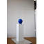 Statue de sucette bleue montée sur un piédestal en résine blanche, taille: 10 po x 10 po x H 59 po
