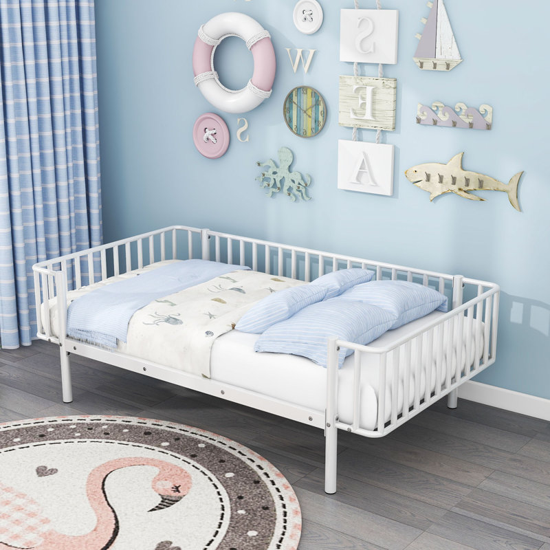 Lit en métal robuste avec conception peu encombrante, Twin, White