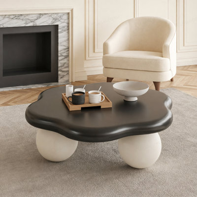 Table basse de 35 po en forme de nuage de couleur contrastante, table basse minimaliste en forme de pétale avec pieds sphériques, table de salon pour petits appartements avec pieds blancs