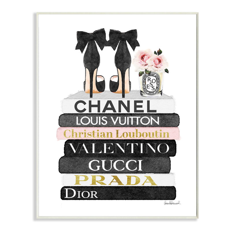 «Fashion Designer Flower Shoes Bookstack Pink Black», impression, H 19 po x l 13 po x P 0,5 po, Plaque murale