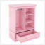 Garde-robe ouverte pour enfants avec une tringle suspendue et des tablettes ouvertes, un grand tiroir, une conception basse près du sol pour un accès facile-225531628