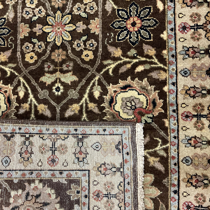 Tapis 2 pi 7 po x 7 pi 9 po