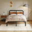 Grand lit plateforme en métal noir avec tête de lit en bois massif foncé de 40 po, rangement sous le lit, support silencieux, aucun sommier requis-1034755524-1026695247