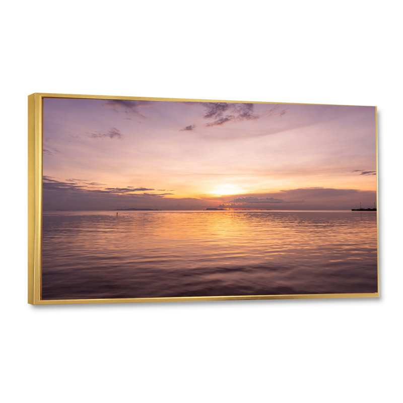 «Beach Sunrise with Dramatic Sky XVIII» - photographie sur toile, H 28 po x l 60 po x P 1,5 po, Cadre doré