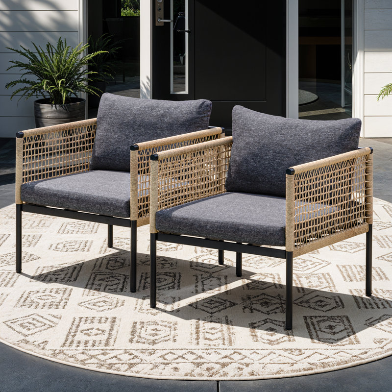 Chaise longue d'extérieur en métal avec coussins noirs Oscar