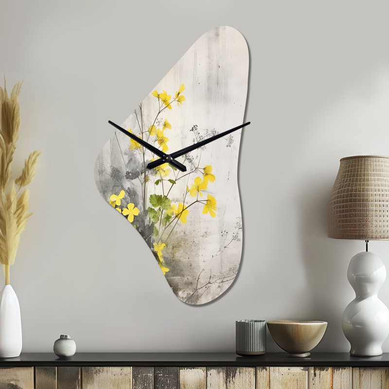 Horloge murale jaune et jaune avec motif floral et forme irrégulière, Médium