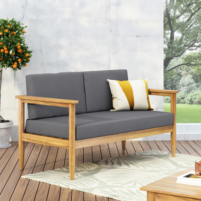 Bois élégant avec housse de coussin