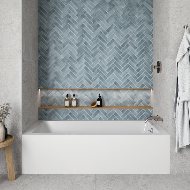 Baignoire en alcôve en acrylique blanc brillant avec drain extérieur 66 po x 32 po Streamline, Nickel brossé