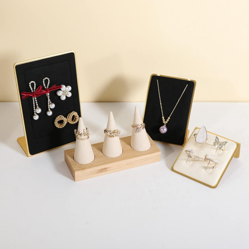 Organisateur de rangement de bagues en bois beige, porte-bagues en velours, présentoir à bagues mignon à vendre, porte-bagues de mariage à la table de chevet