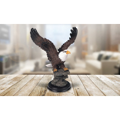 Figurine H 7 "debout sur un rocher