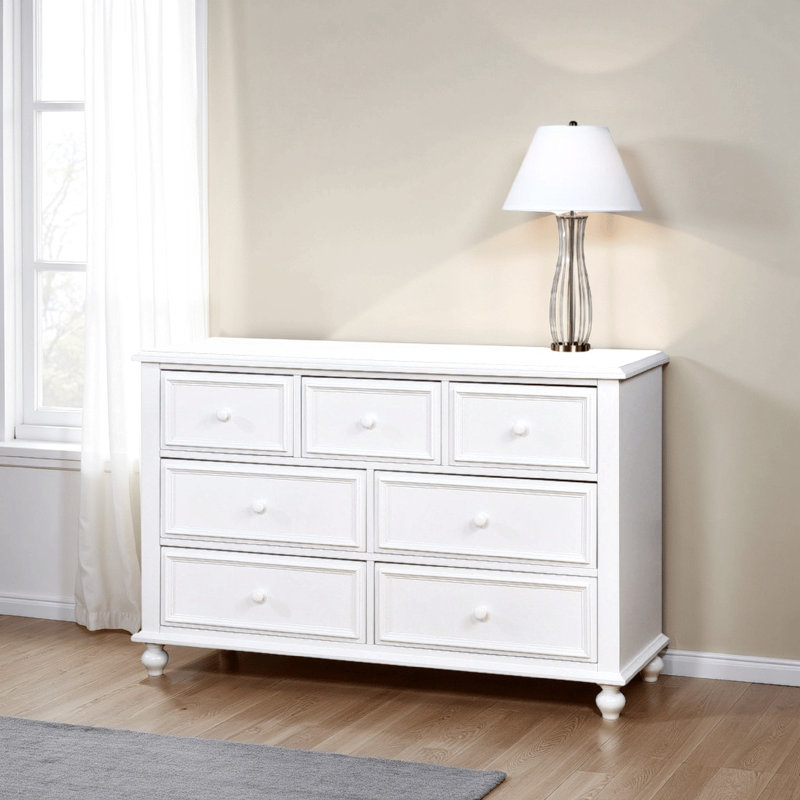 Grande commode Kny, 7 tiroirs, pieds tournés, bois massif blanc traditionnel