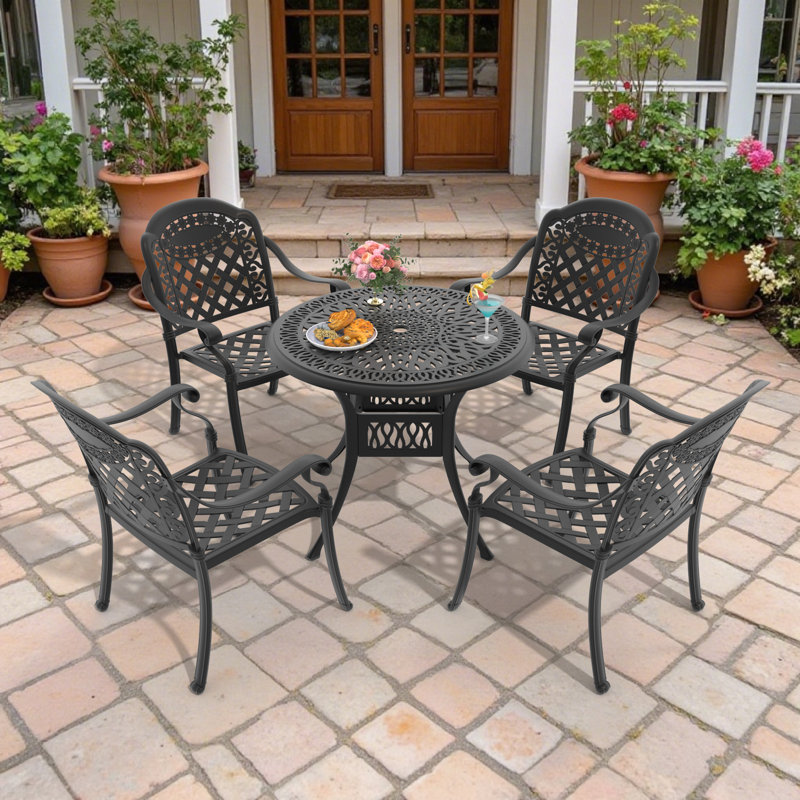 Ensemble de salle à manger rond de patio 5 pièces de 90 cm (35,43 po) avec trou pour parasol, 4 chaises empilables avec coussins rouges