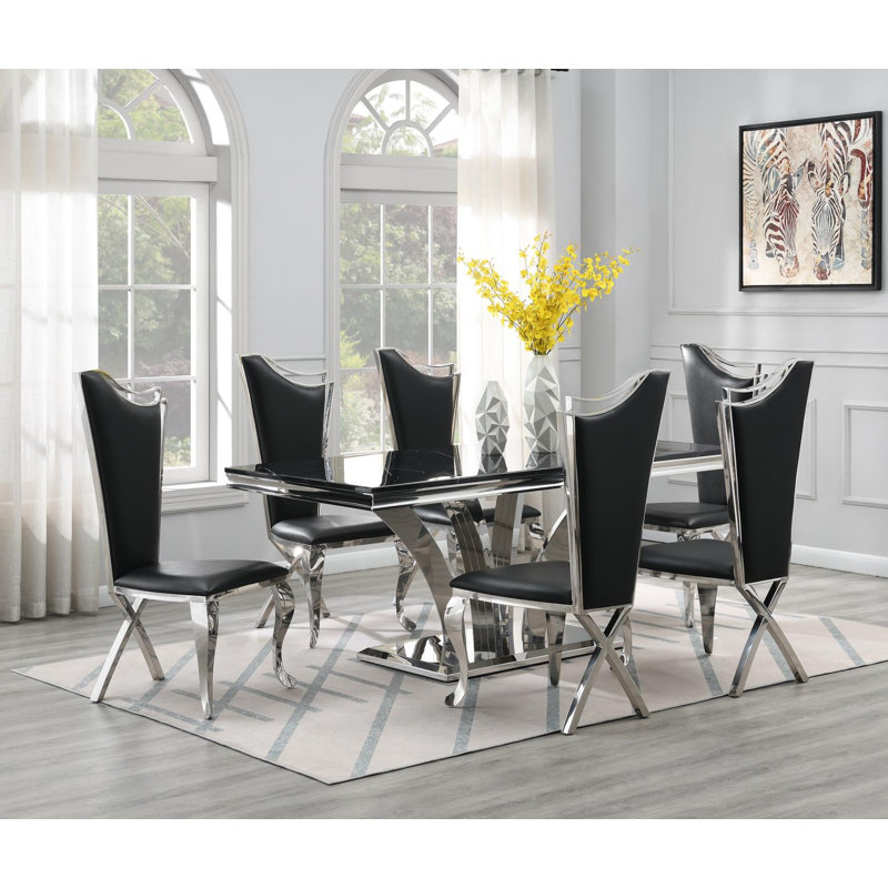 Chaise noire Pu