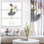 « fille holding a gift », impression à multiples images sur toile tendue