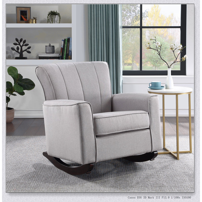 Chaise berçante en lin Denzell gris clair avec siège à ressorts ensachés et structure en bois pour plus de confort et de style