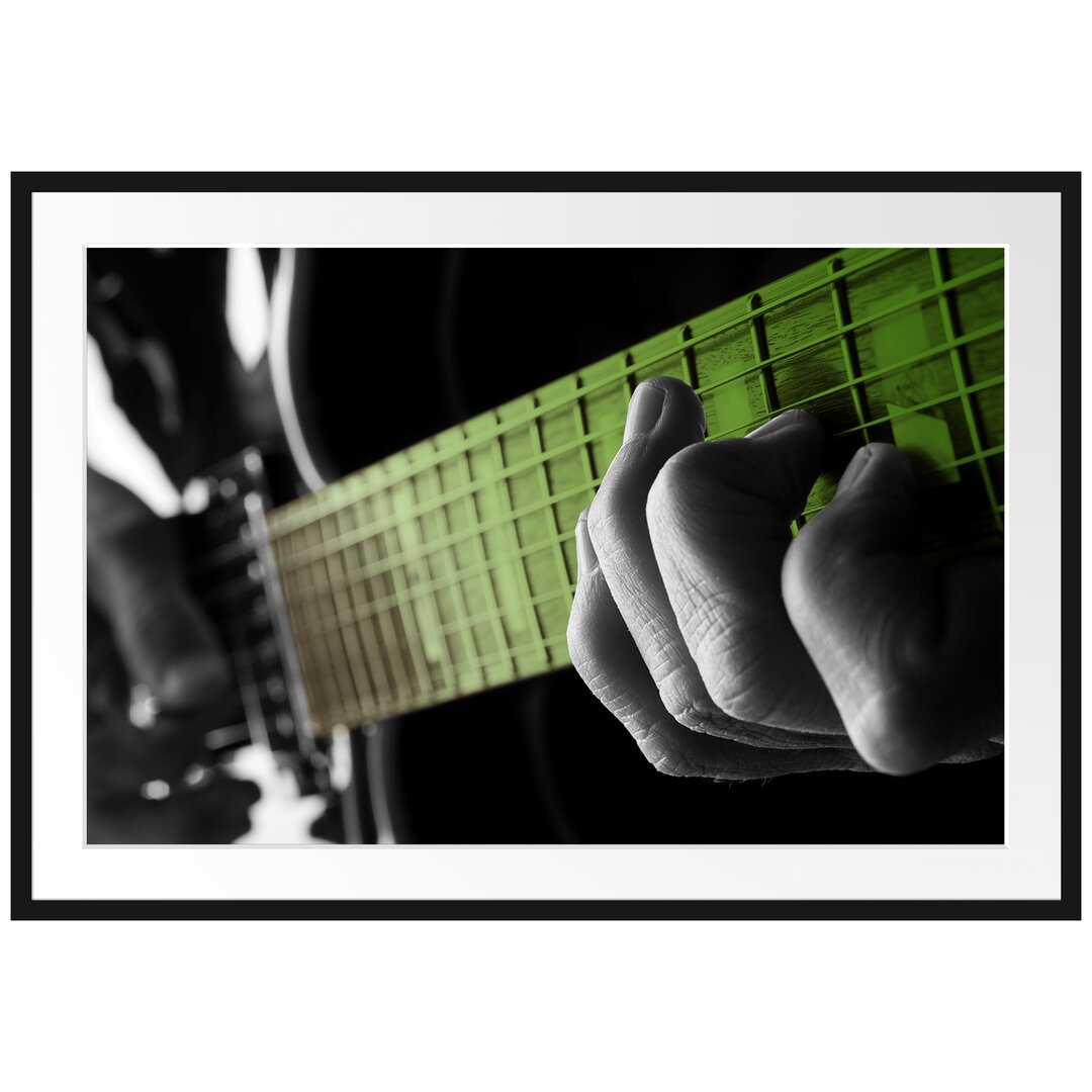 Gerahmtes Poster Mann spielt auf E-Gitarre