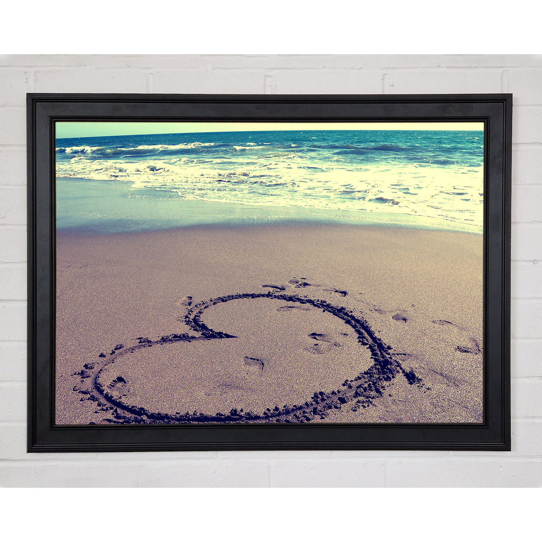 Gerahmtes Wandbild Heart On Beach