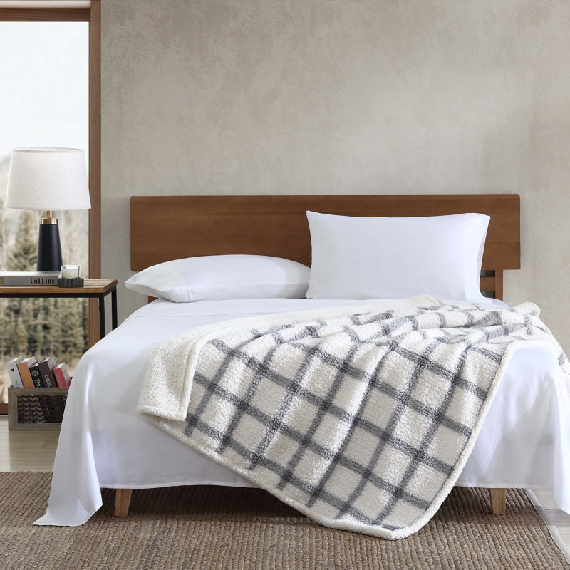 Jeté réversible en sherpa Eddie Bauer, Bunkhouse à carreaux ivoire