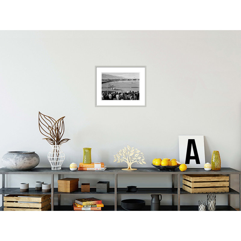 «Manzanar Baseball» par Ansel Adams, impression giclée sur cadre, H 17,4 po x l 21,75 po