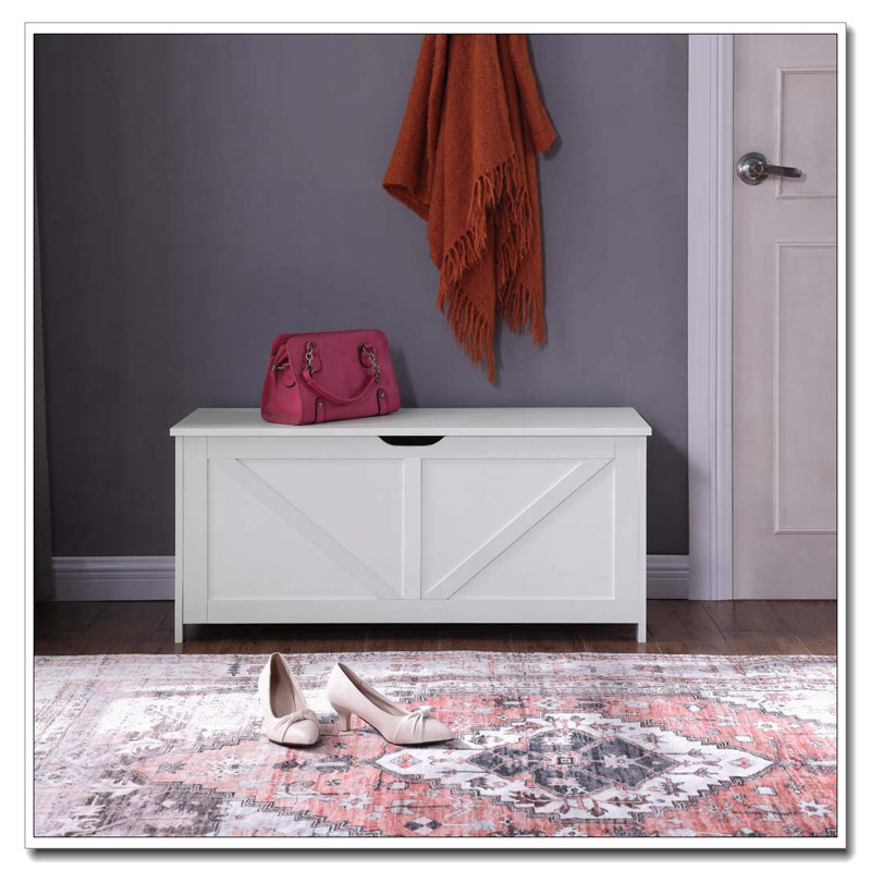 Banc de rangement très long avec finition blanc rétro