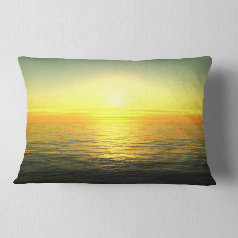 Coussin de soleil sur les eaux beach, Rectangle 12" x 20"