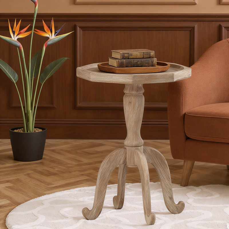 LA TABLE D'APPOINT mélange les goûts traditionnels avec le charme intime