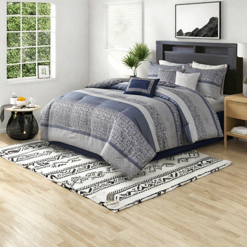Luxurious 7-piece Jacquard Bedding Sets, Navy Polyester, Transitional Style For King Size Beds