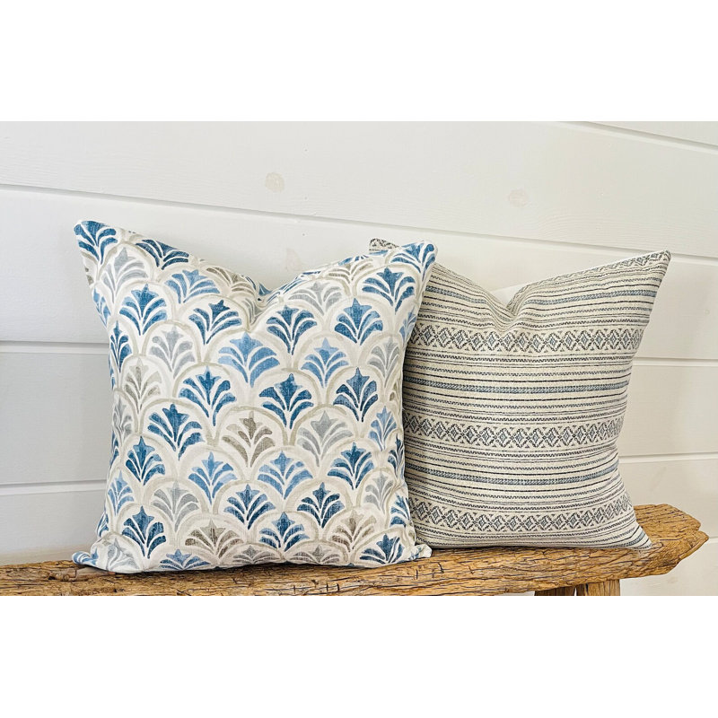 Coussin géométrique bleu et beige, H 12 po x l 19 po, Forme rectangulaire