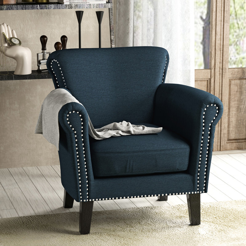 Splendide fauteuil club bleu marine avec base en bouleau confortable et attrayante
