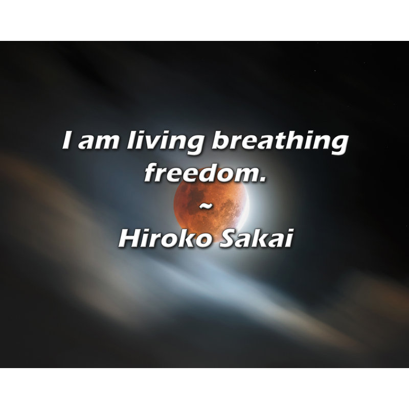Citation artistique «Je vis la liberté de respirer». Toile tendue par Hiroko Sakai, H 18 po x l 13 po