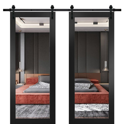 Porte de grange double robuste avec miroir Lucia 1299 Noir mat, supports de rail de 13 pi, portes intérieures à panneaux solides et lourds - 56 po x 84 po (2 x 28 po x 84 po) - Rail noir - Miroir