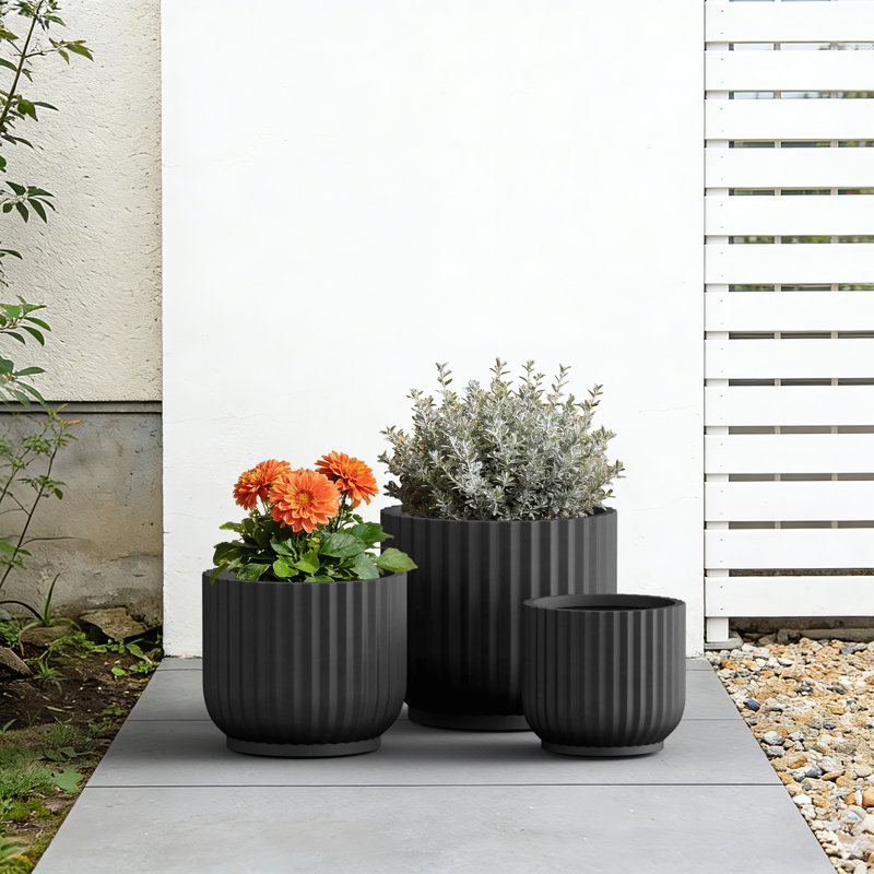 Grand pot de fleurs rond 17 po en béton noir mat (intérieur amélioré) avec trou de drainage, Noir mat