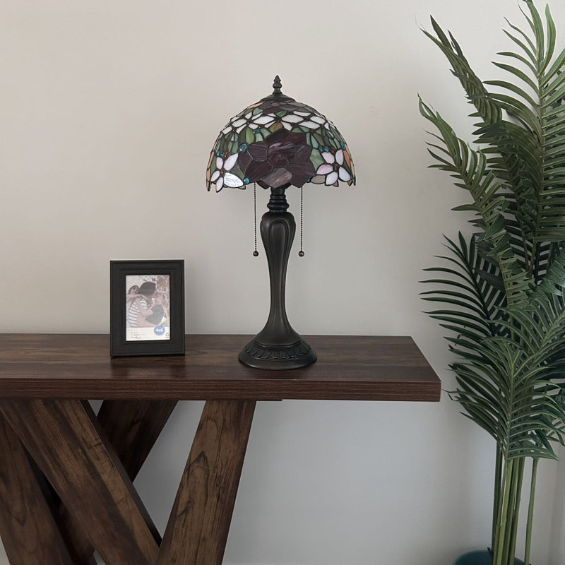 Lampe de table Flynt Tiffany avec vitrail fleurs roses et ampoules DEL incluses H 22 po x l 12 po, Rouge / Vert / Blanc