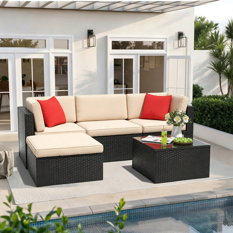 Ensemble de conversation pour 4 personnes, canapé d'angle en résine tressée en PE résistant aux intempéries avec coussins moelleux, ensemble de jardin en rotin avec table basse en verre, beige.