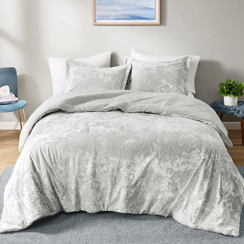 Édredon chaud et gris avec velours froissé pour un sommeil réparateur / grand lit