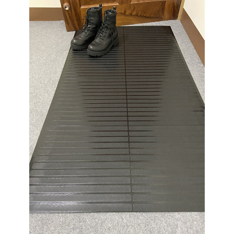 Tapis de protection / de chaise d'intérieur en plastique nervuré Multi-Grip, L 26 po x L 72 po, Noir