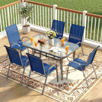  Ensemble de salle à manger de patio pour 6 personnes, table et chaises d'extérieur avec trou de parasol de 1,69 po, ensemble de meubles de patio toutes saisons, table de 30 po x 55 po et chaise empilable en polyester enduit de PVC, pour pelouse, terrasse (parasol non inclus) (table grise et bleu marine) Chaises bleues)