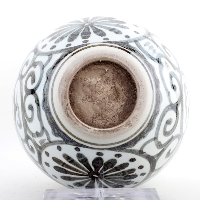 Porcelain Vase Old World