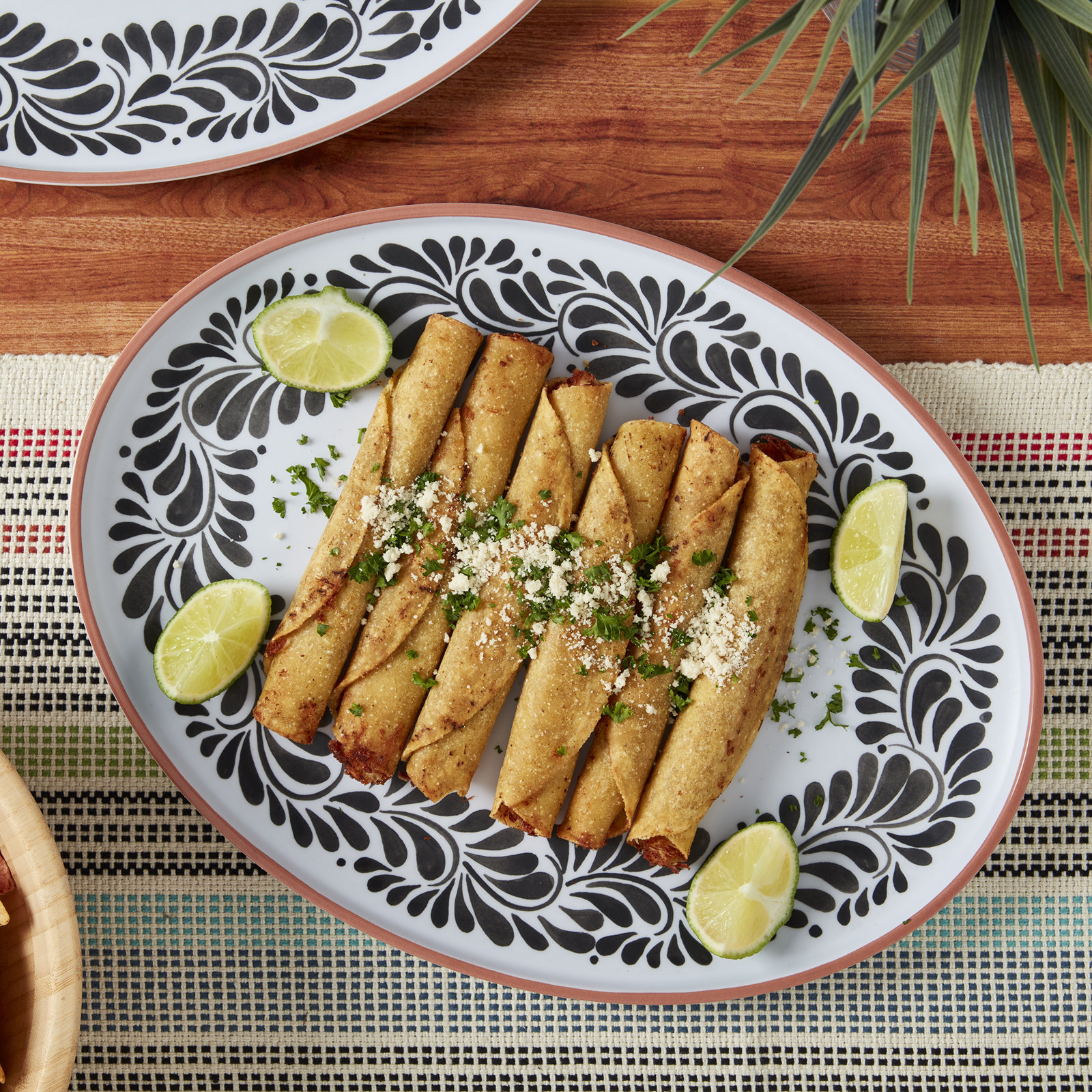 INFUSE Lebrillo Platter, Black/White