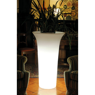 Lindley Pot Planter