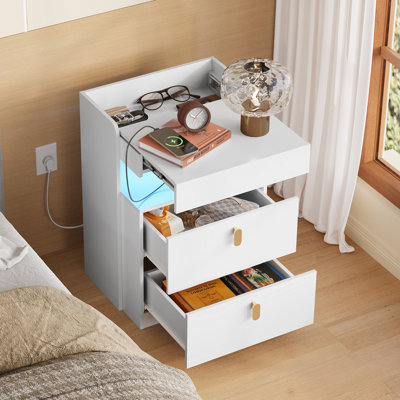 Table de chevet moderne à DEL de 18,11 po de largeur avec prises USB et CA à chargement intégré, table de chevet en bois avec tablette coulissante coulissante et 2 tiroirs, table de chevet avec amplement d'espace de rangement pour la chambre à coucher et le salon