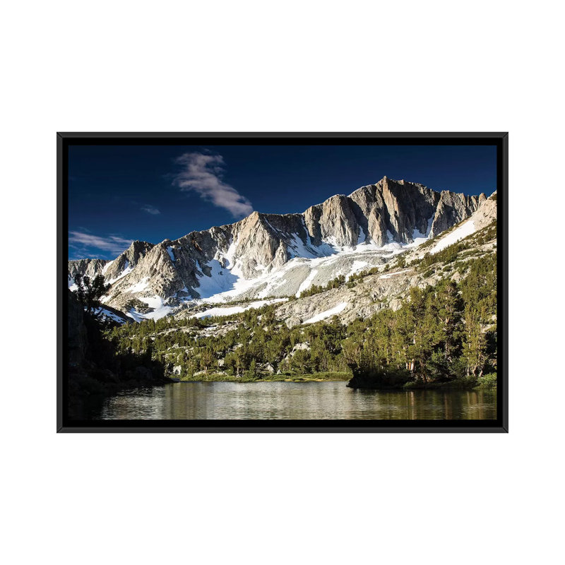«River with Mountain Range», reproduction de photo sur toile, H 18 po x l 26 po x P 1,5 po, Toile avec cadre noir
