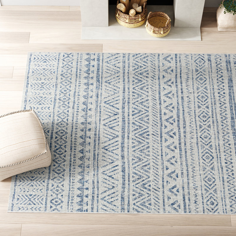 Tapis intérieur / extérieur bleu foncé / gris à chevrons Tomas, Rectangle de 10 pi x 14 pi