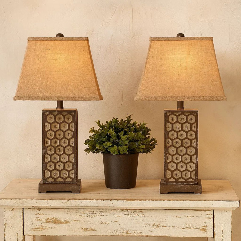 Lampe de table industrielle 29 po Callissa, abat-jour en lin, base en métal nid d'abeille, kaki