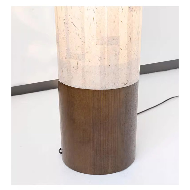 Grand luminaire de plancher à abat-jour texturé