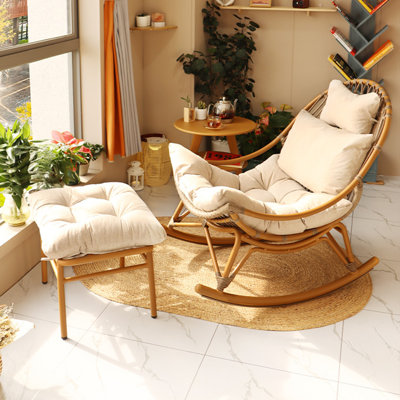 Chaise berçante décontractée en rotin tissé