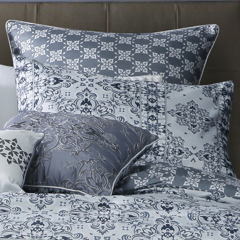 Polyester Channel Damask Comforter, Queen Comforter + 4 Shams + 2 Throw Pillows